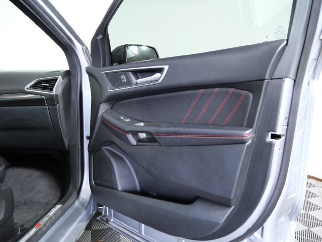 Certified 2024 Ford Edge ST-Line AWD/4WD image 9