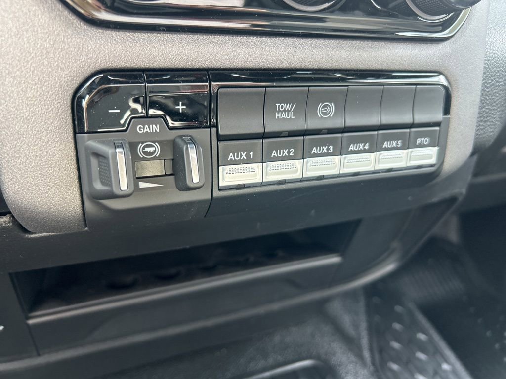 New 2026 RAM 5500 Tradesman AWD/4WD image 9