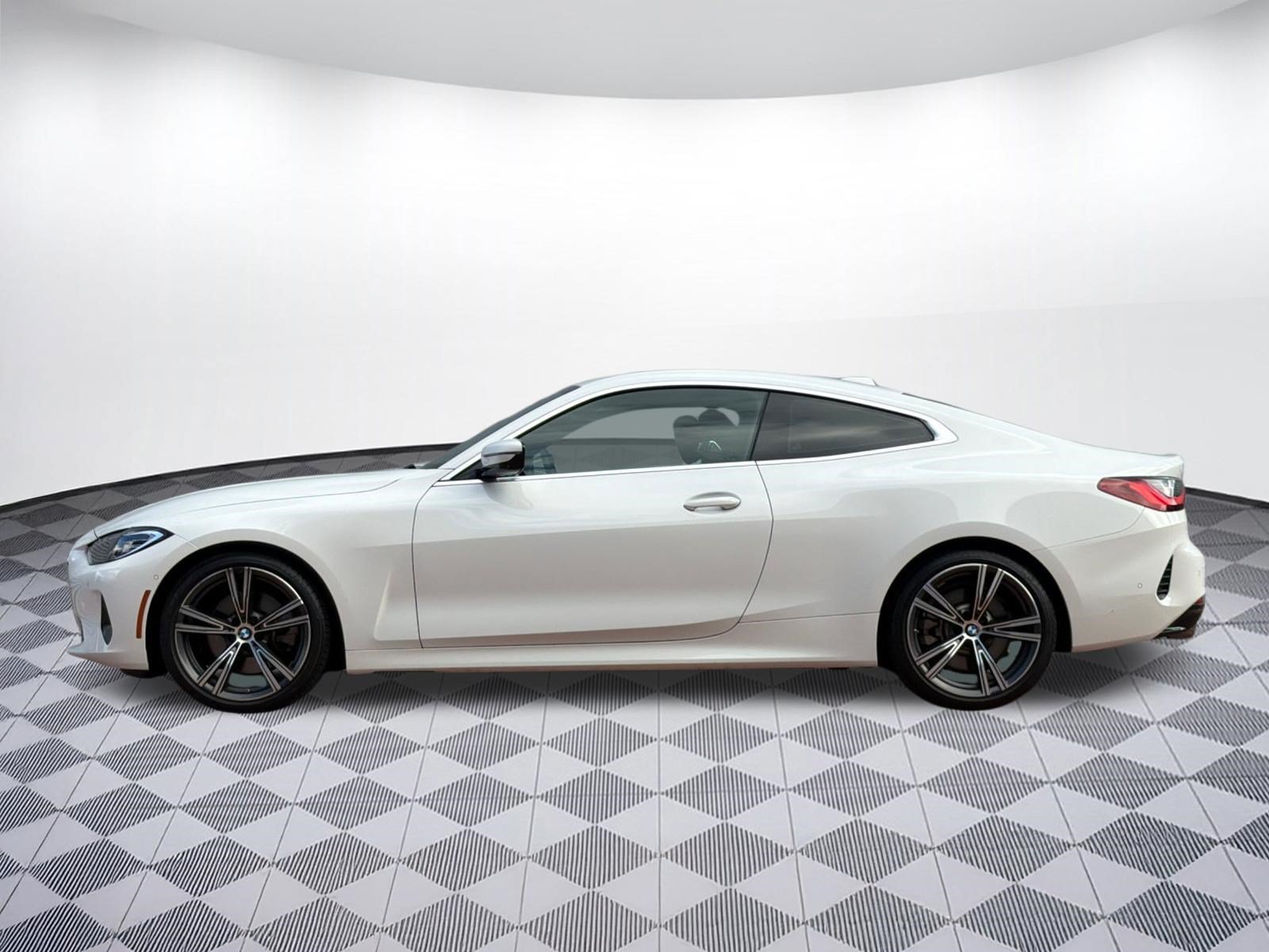 Used 2024 BMW 430i Coupe w/ Premium Package RWD image 2