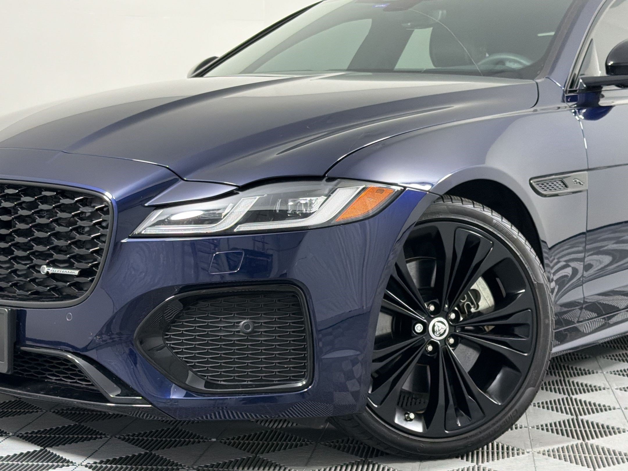 Used 2024 Jaguar XF R-Dynamic SE RWD image 11
