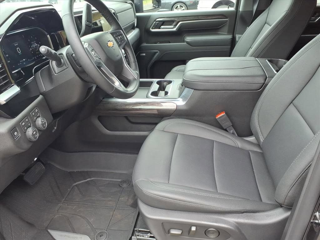 Used 2026 Chevrolet Silverado 2500 LTZ w/ LTZ Texas Edition AWD/4WD image 10