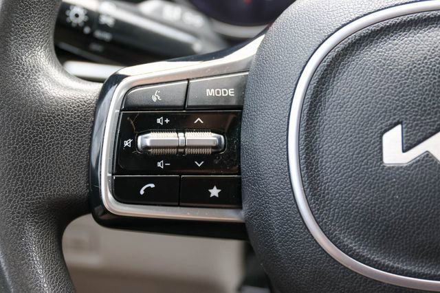 Used 2023 Kia Carnival LX FWD image 24