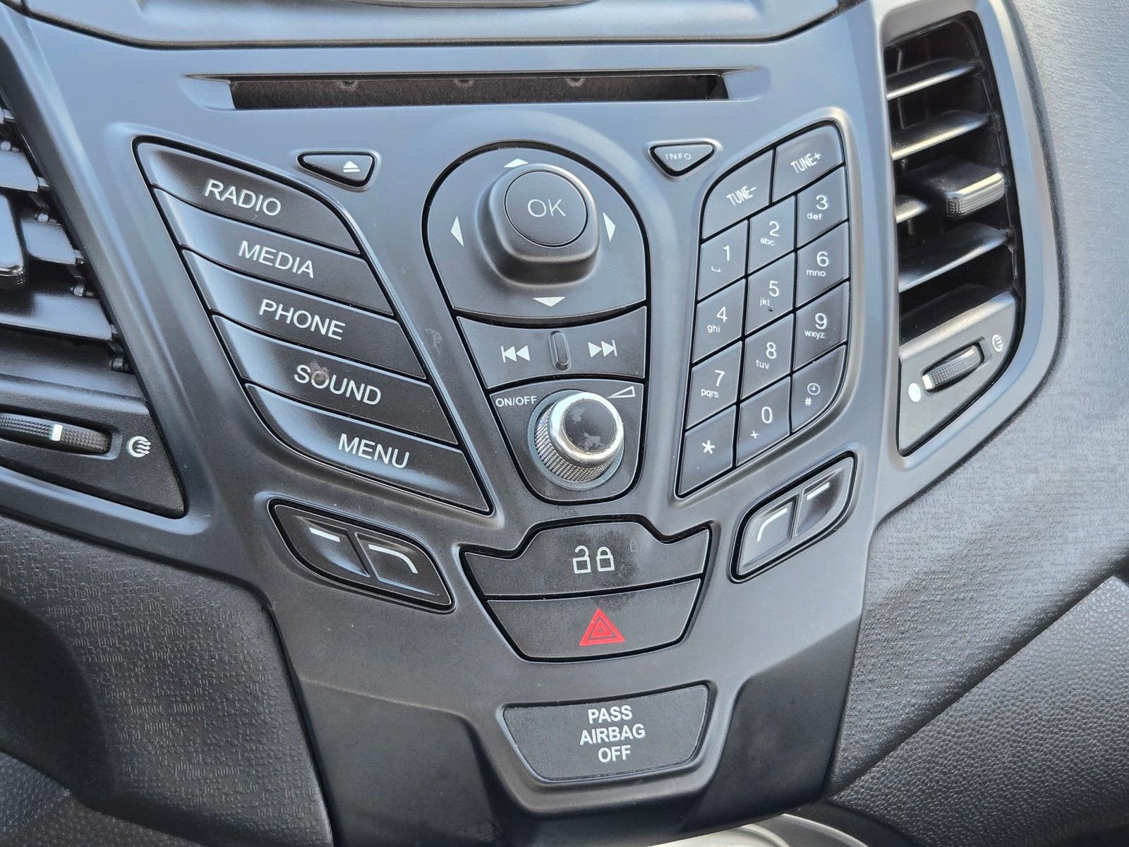 Used 2015 Ford Fiesta SE FWD image 25