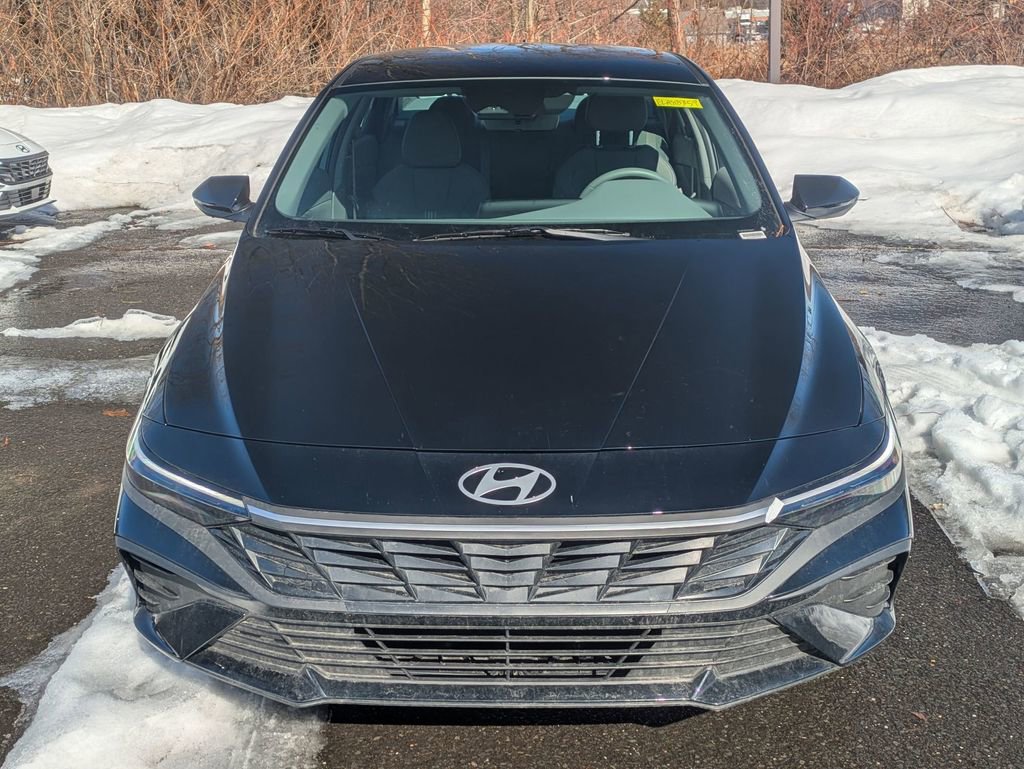 Certified 2025 Hyundai Elantra Sport image 6