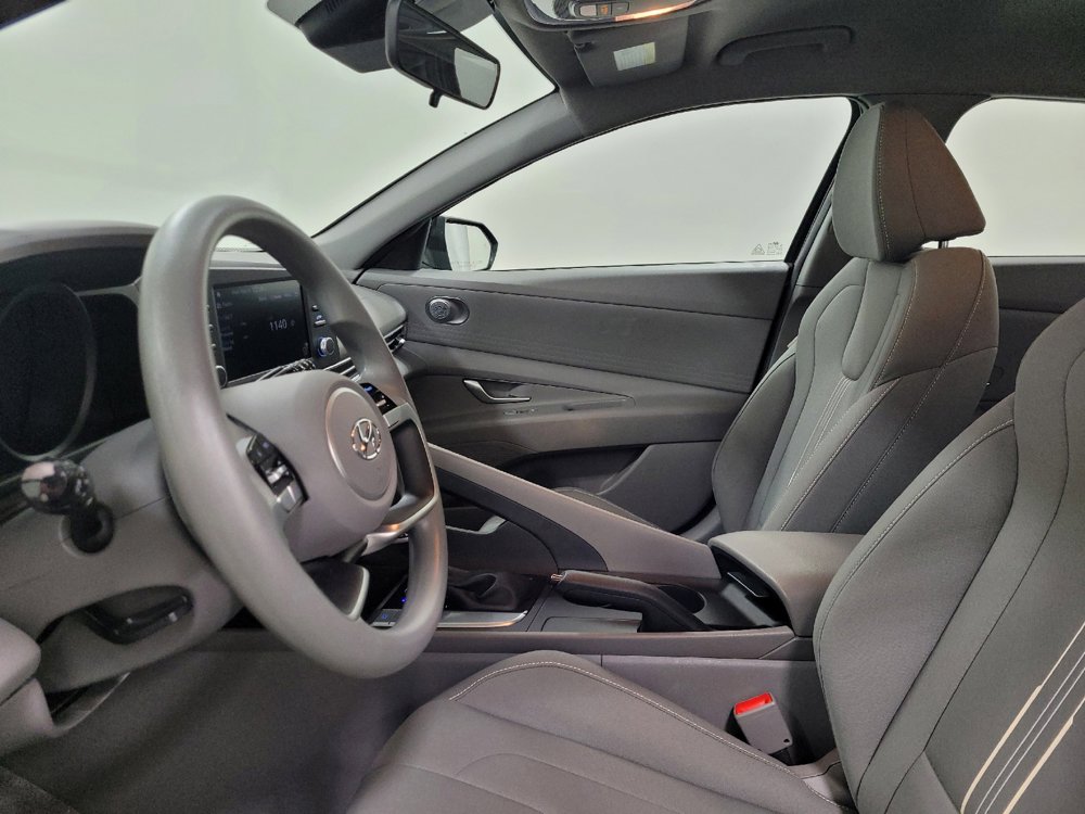 Used 2023 Hyundai Elantra SEL w/ Winter Weather Package FWD image 17