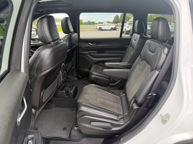 Used 2023 Jeep Grand Cherokee L Laredo AWD/4WD image 10