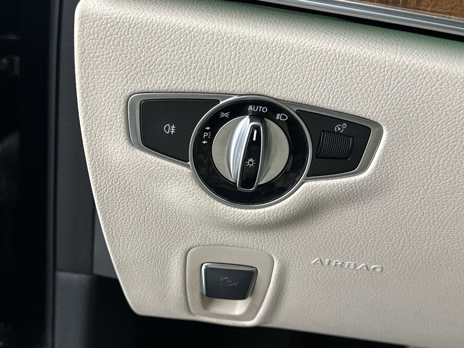 Used 2018 Mercedes-Benz E 300 image 17