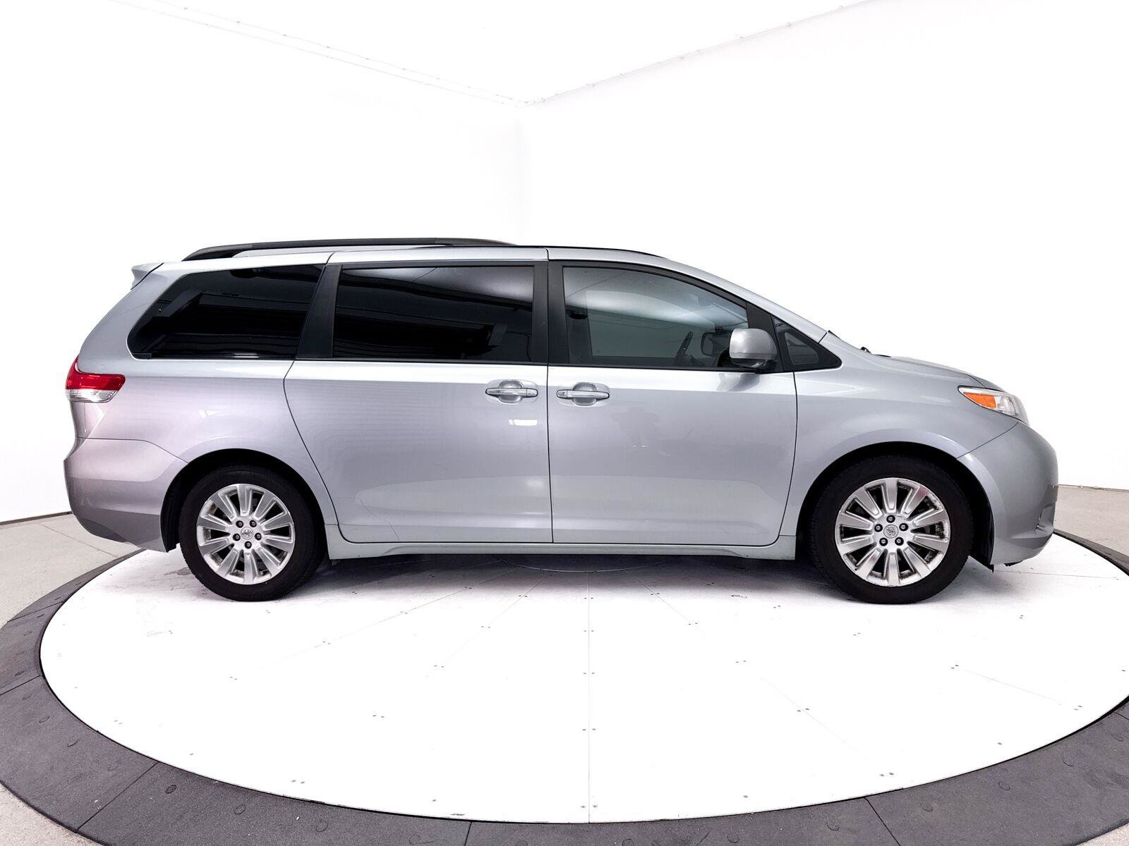 Used 2012 Toyota Sienna Limited w/ Premium Pkg FWD image 35