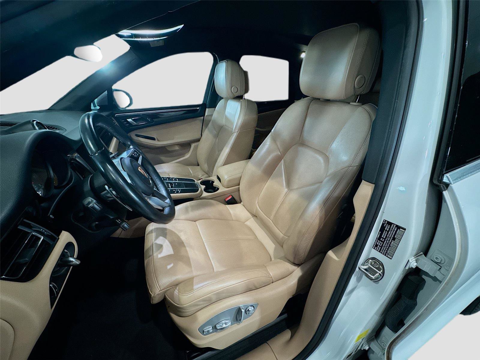 Used 2020 Porsche Macan S AWD/4WD image 2