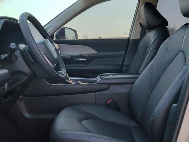 Certified 2026 Toyota Grand Highlander Platinum image 13