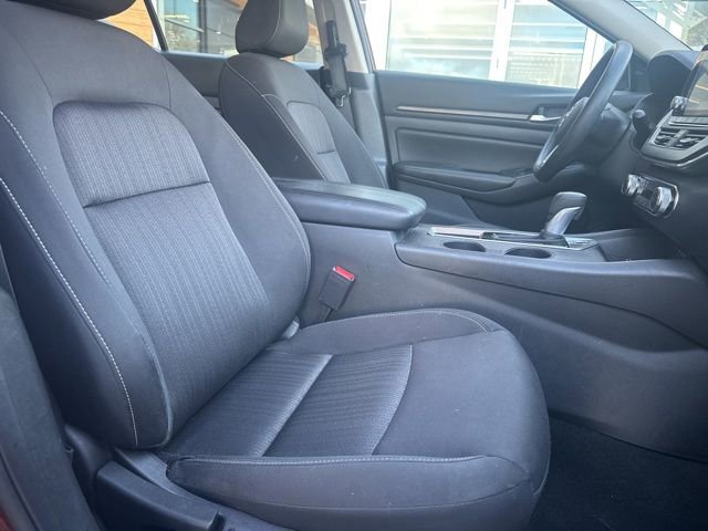 Used 2025 Nissan Altima 2.5 SV image 12