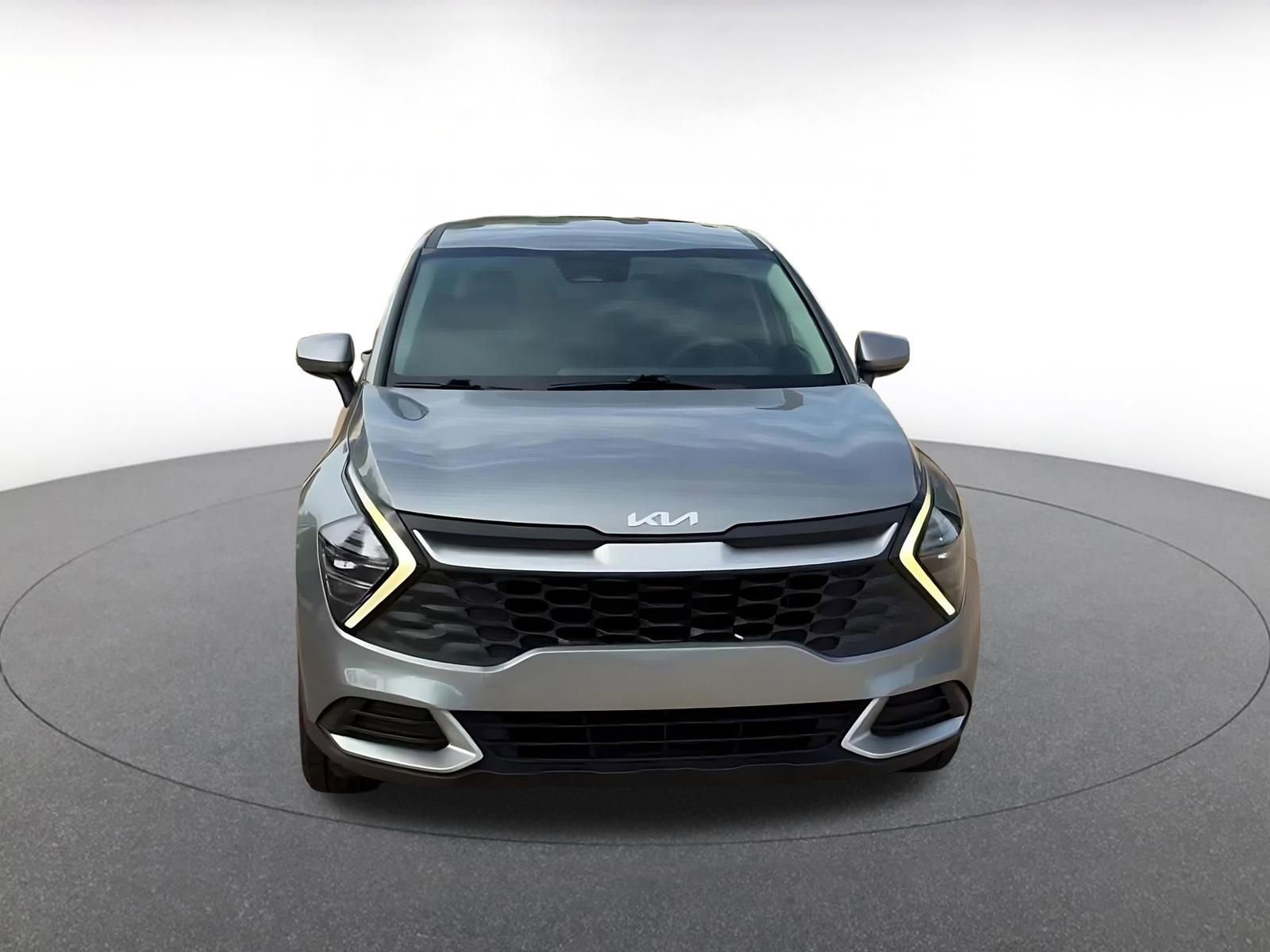 Used 2024 Kia Sportage LX image 2