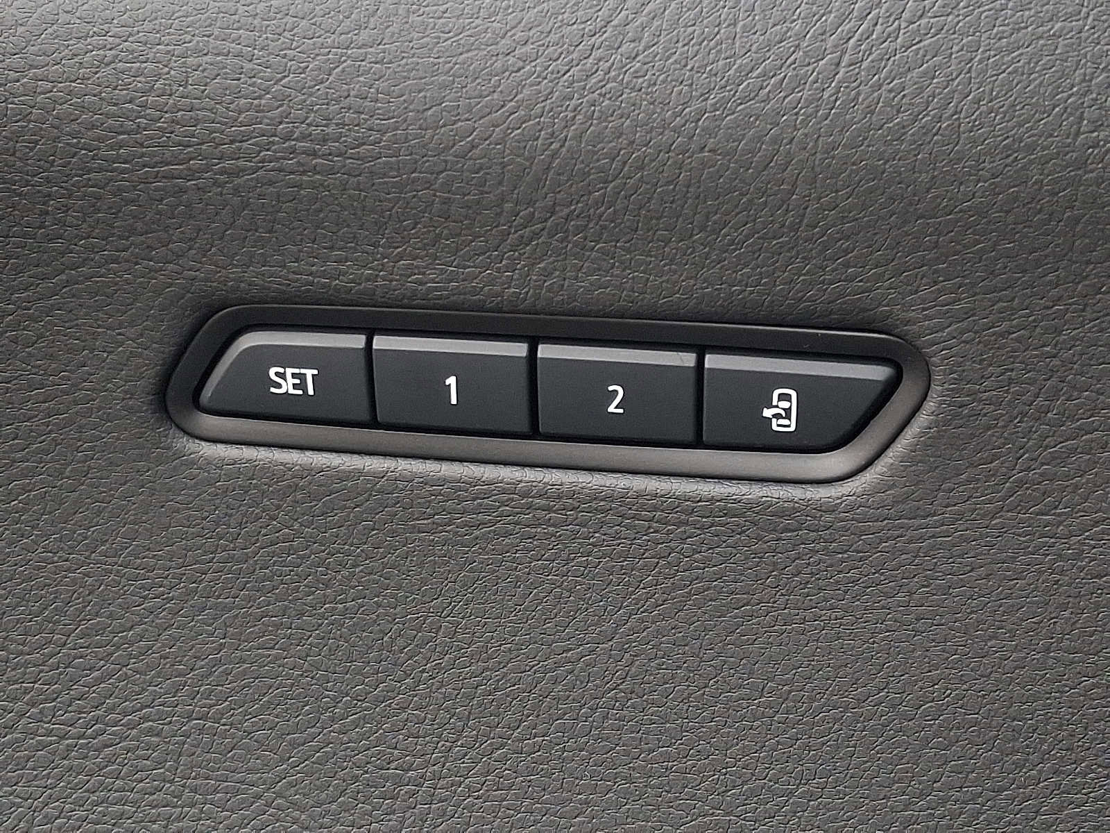 Used 2025 Cadillac XT6 Luxury image 25