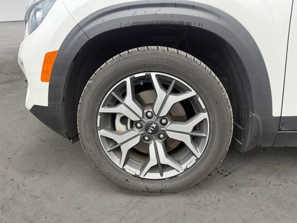 Used 2021 Kia Seltos EX image 11