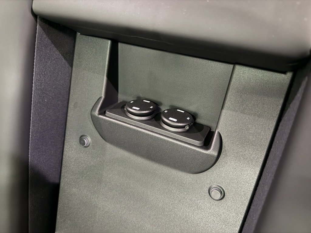 Used 2020 Land Rover Range Rover Velar R-Dynamic HSE image 20