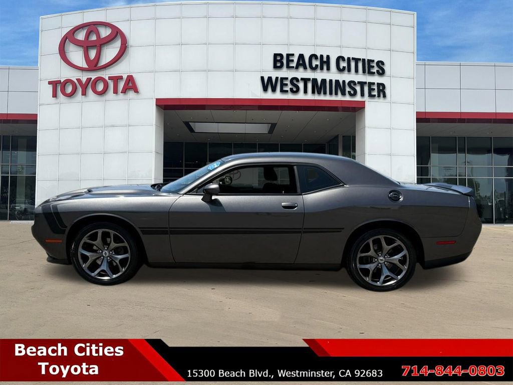 Used 2017 Dodge Challenger SXT w/ Cold Weather Group RWD image 7