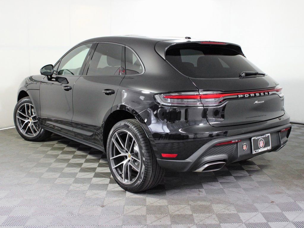 Certified 2025 Porsche Macan image 3