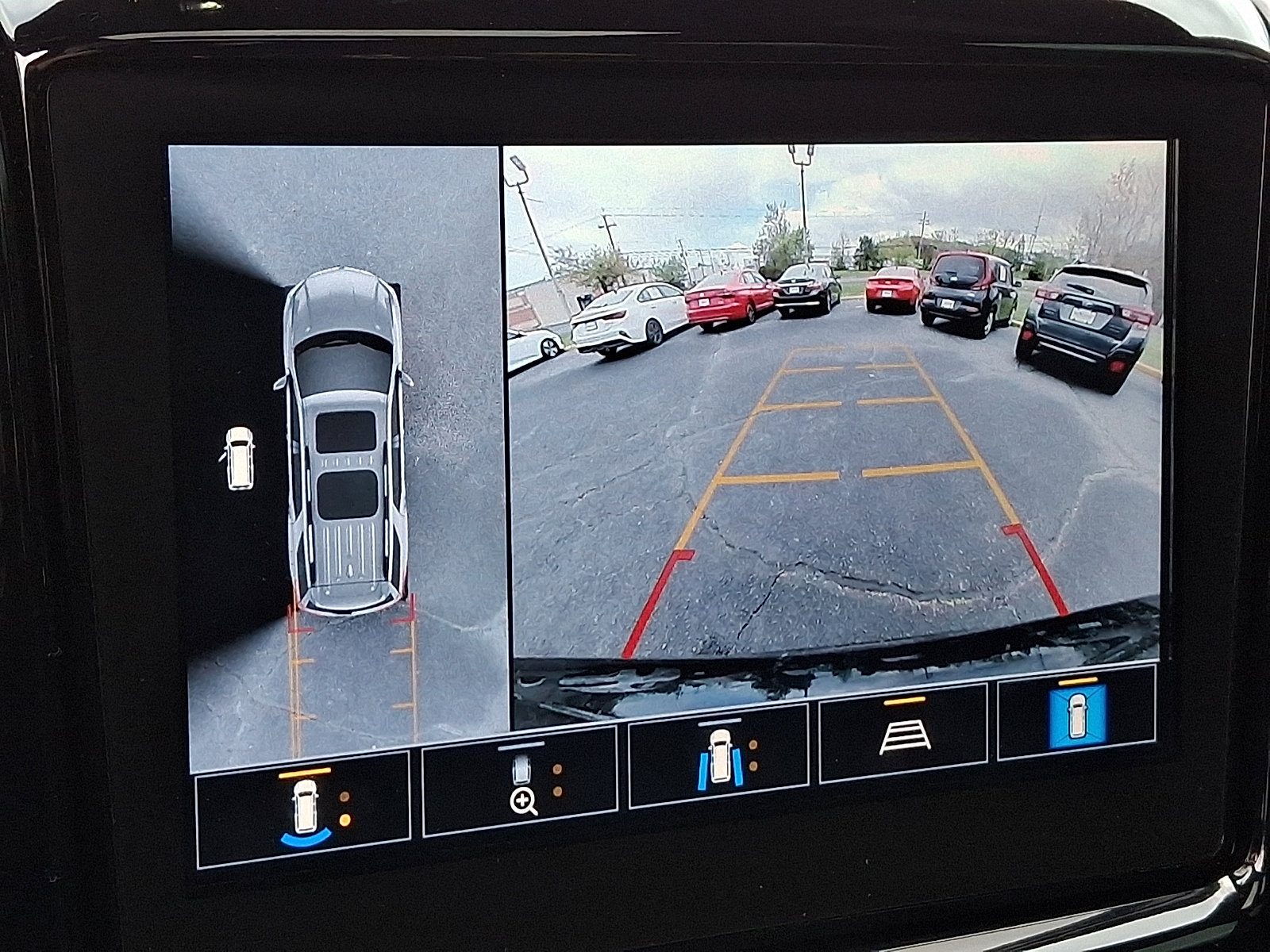 Certified 2023 Chevrolet Traverse RS w/ LPO, Floor Liner Package AWD/4WD image 18