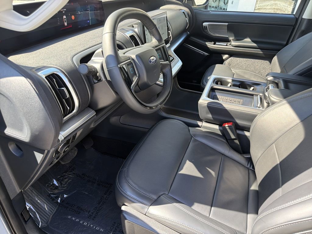 Used 2025 Ford Expedition Platinum image 11
