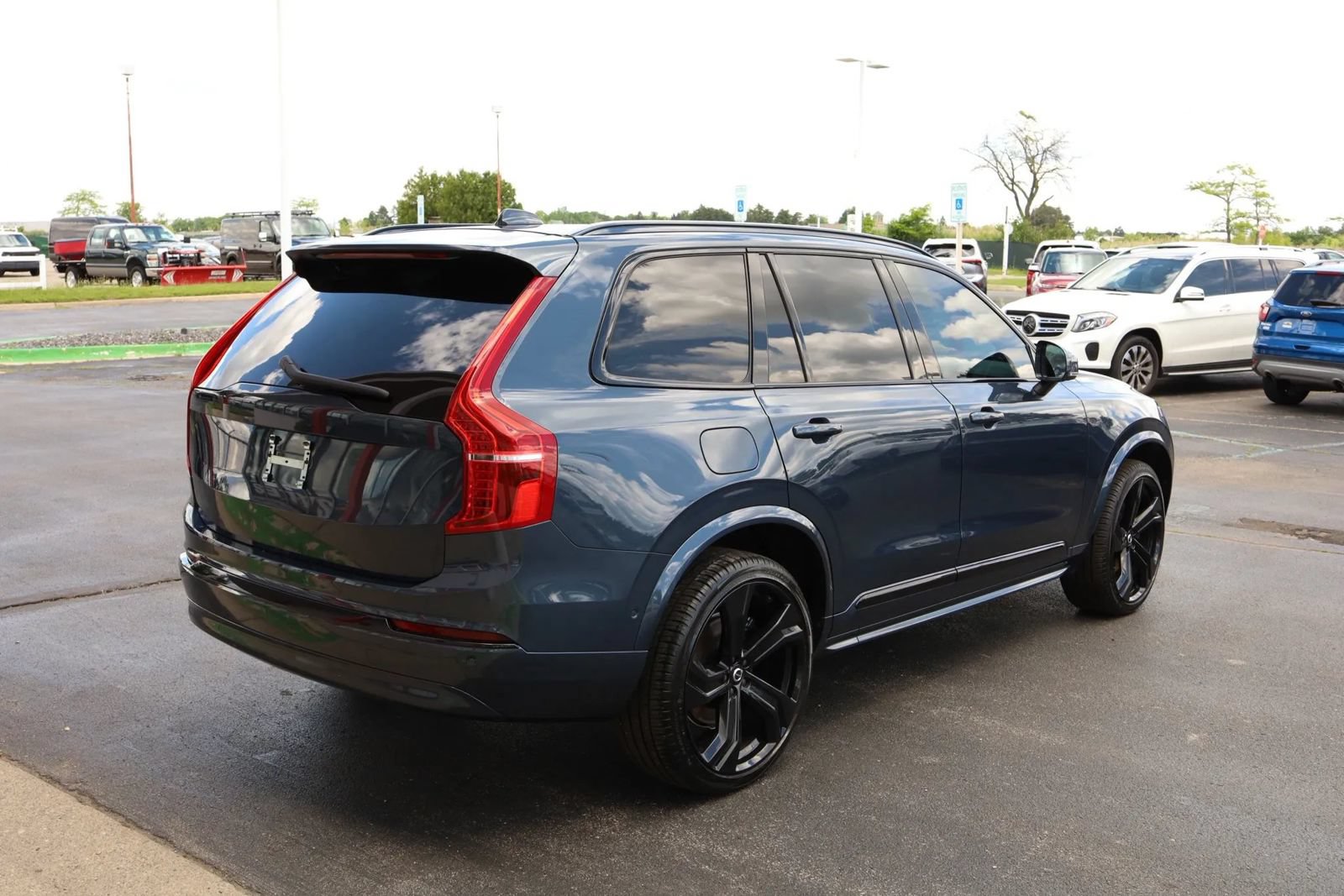 Used 2025 Volvo XC90 B6 Ultra w/ Protection Package AWD/4WD image 5