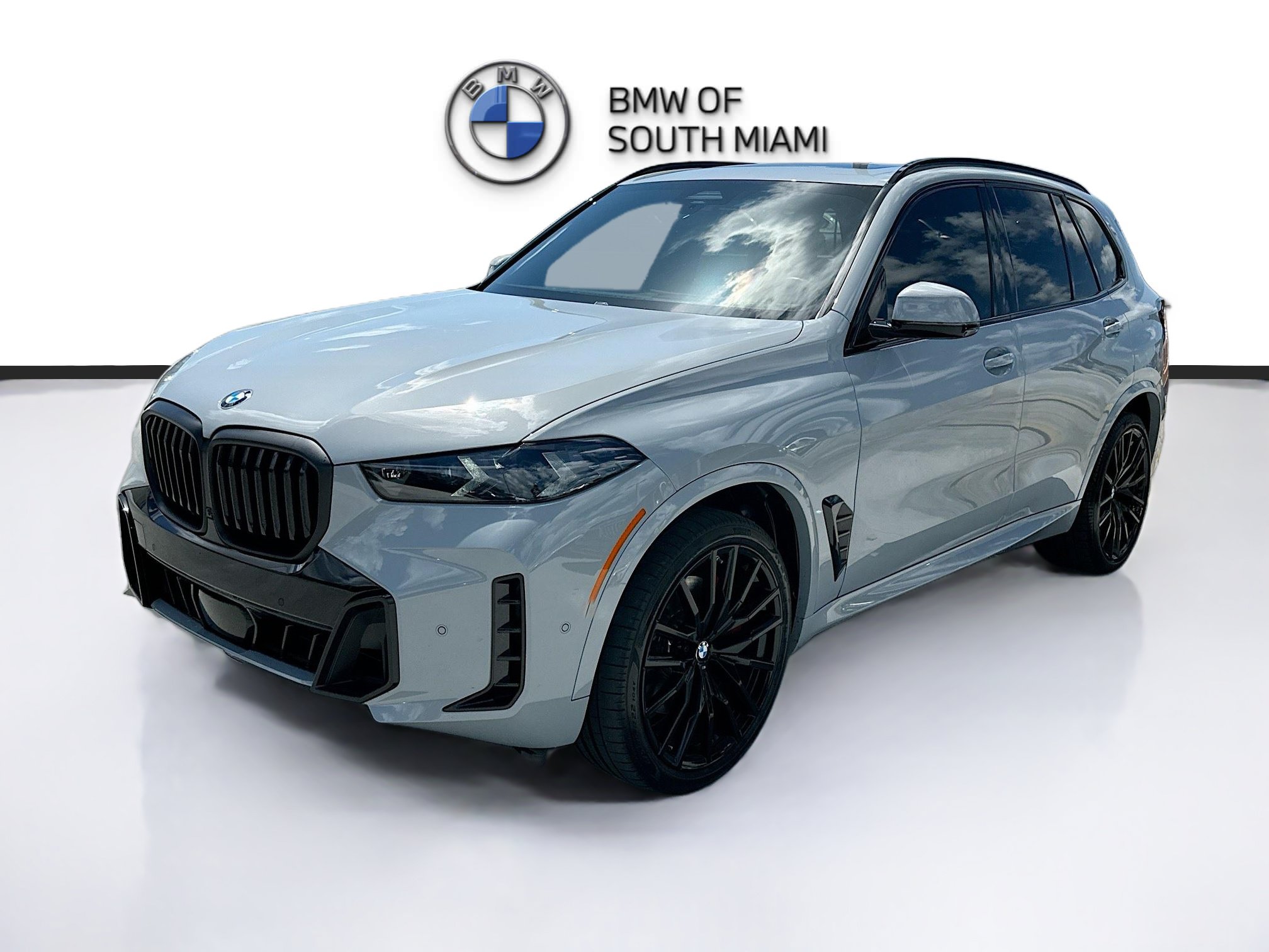 Certified 2024 BMW X5 sDrive40i w/ M Sport Package RWD image 3