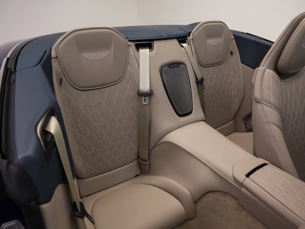 Used 2024 Aston Martin DB12 Convertible image 19