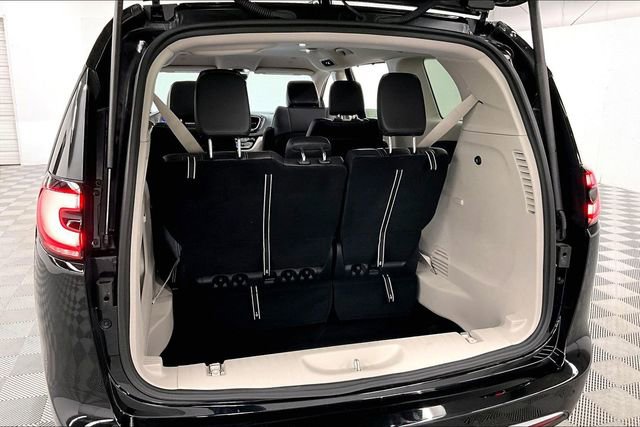 Used 2024 Chrysler Pacifica Touring-L image 39