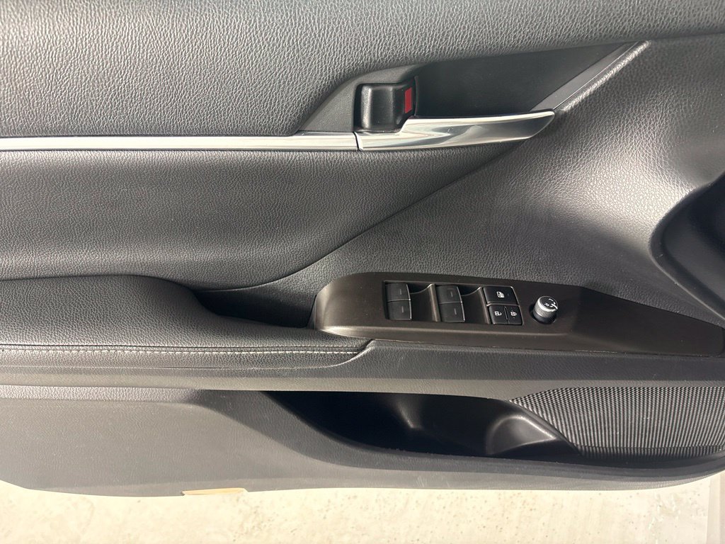 Used 2023 Toyota Camry XSE FWD image 23