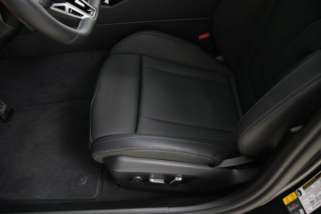 Used 2025 BMW M5 w/ Executive Package image 33