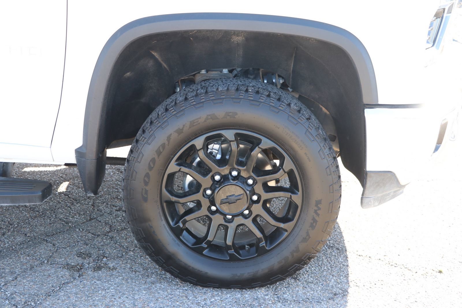 Used 2025 Chevrolet Silverado 2500 LTZ w/ LTZ Premium Package image 9