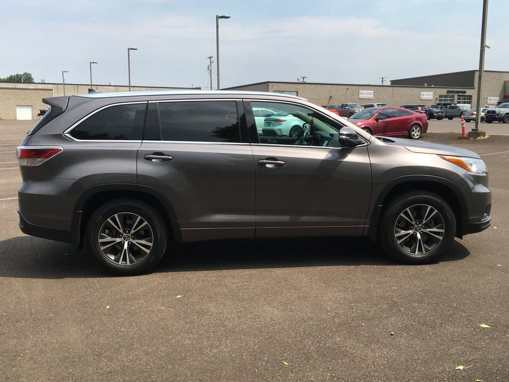 Used 2016 Toyota Highlander XLE AWD/4WD image 7