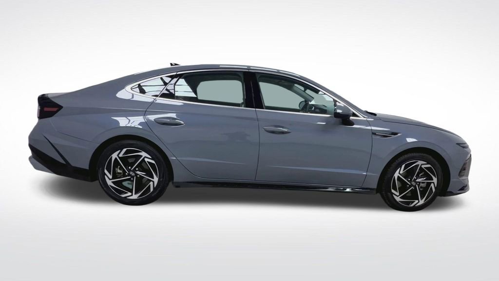 Used 2024 Hyundai Sonata SEL w/ Convenience Package FWD image 9