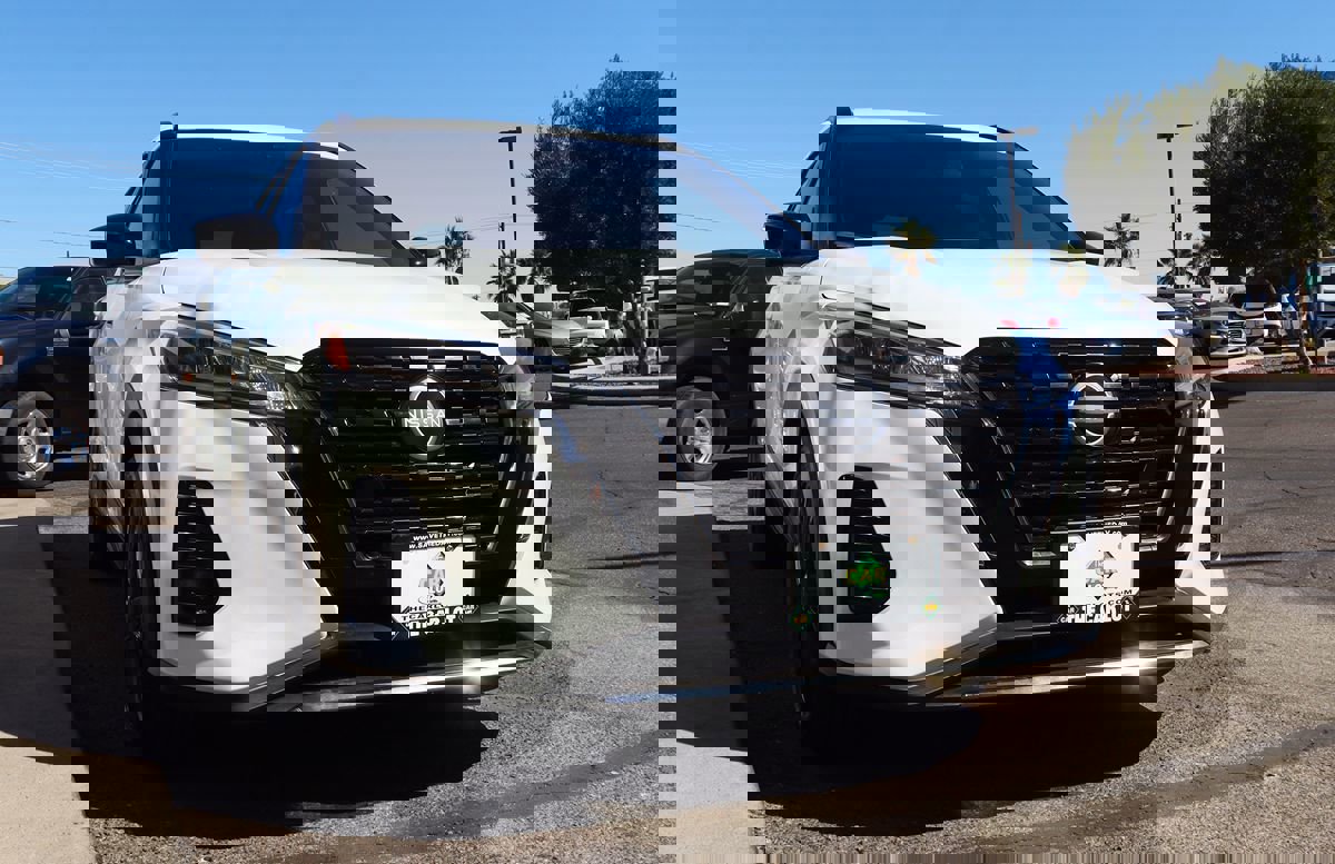 Used 2023 Nissan Kicks SR image 18