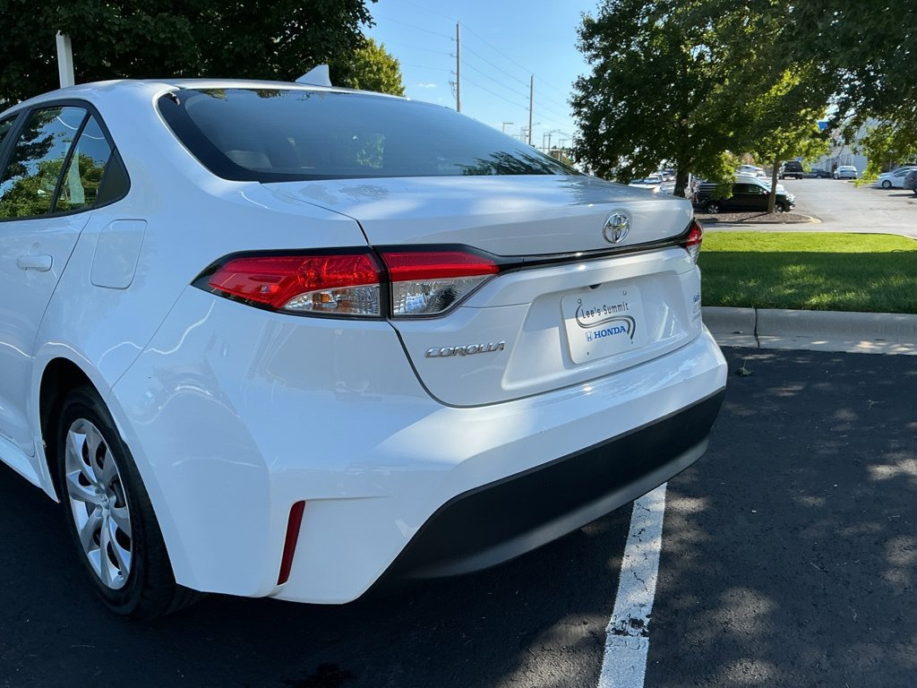 Used 2025 Toyota Corolla LE FWD image 9