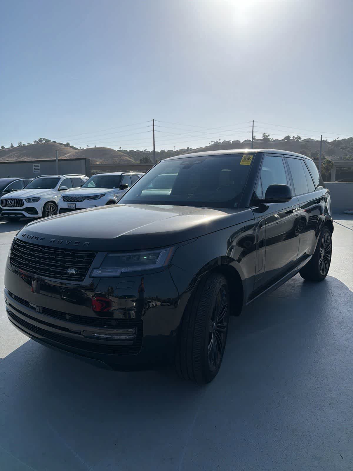 Used 2025 Land Rover Range Rover SE AWD/4WD image 1