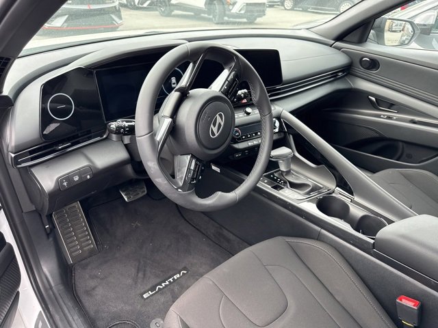 New 2025 Hyundai Elantra SEL image 39