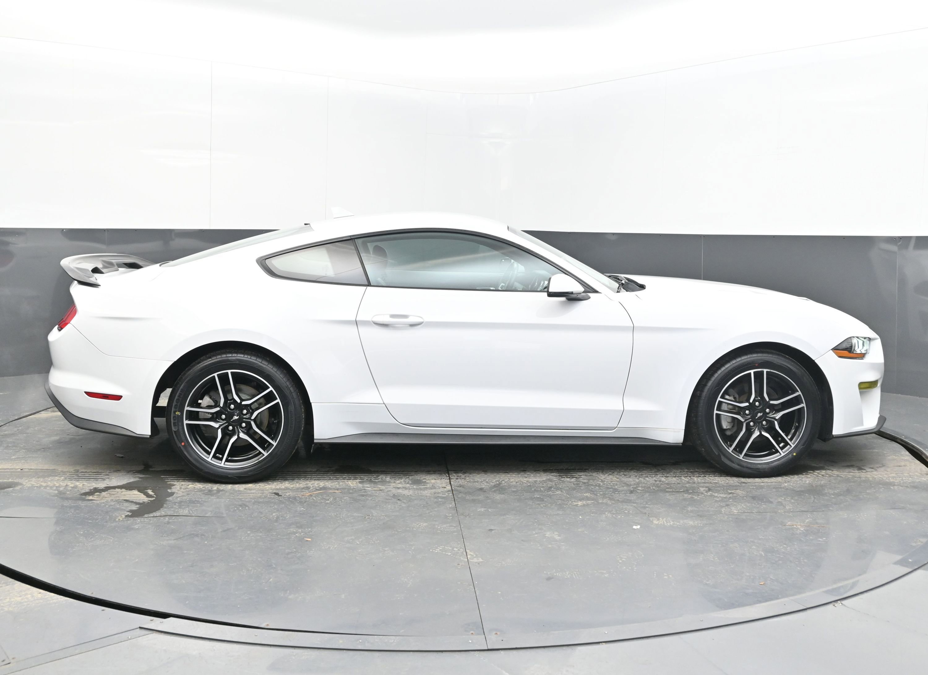 Used 2020 Ford Mustang Premium image 8