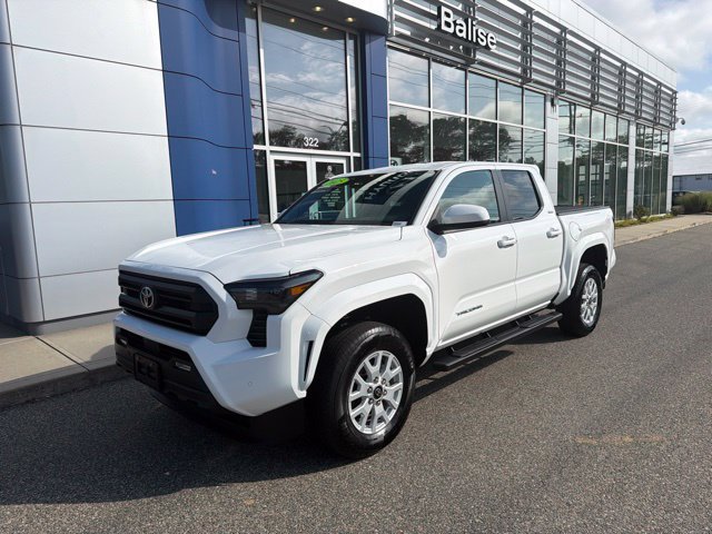 Used 2025 Toyota Tacoma SR5 AWD/4WD image 3