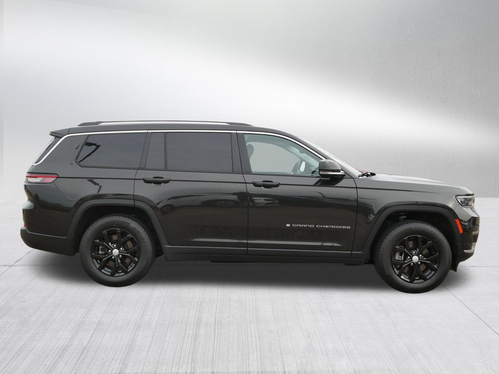 Used 2023 Jeep Grand Cherokee L Limited w/ Trailer Tow Group (B) AWD/4WD image 8