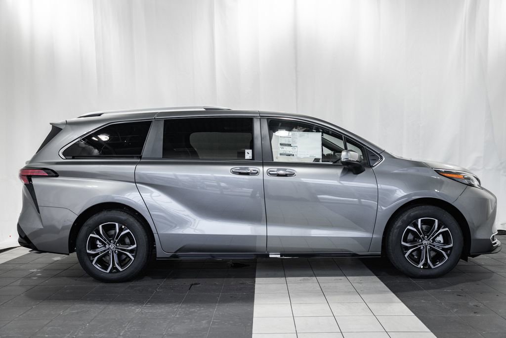 New 2026 Toyota Sienna Platinum image 3