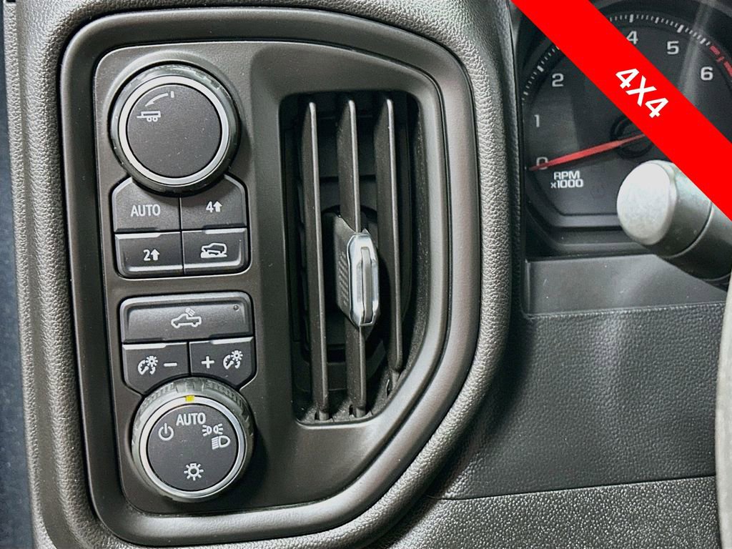 Used 2019 Chevrolet Silverado 1500 Custom w/ Custom Convenience Package AWD/4WD image 11