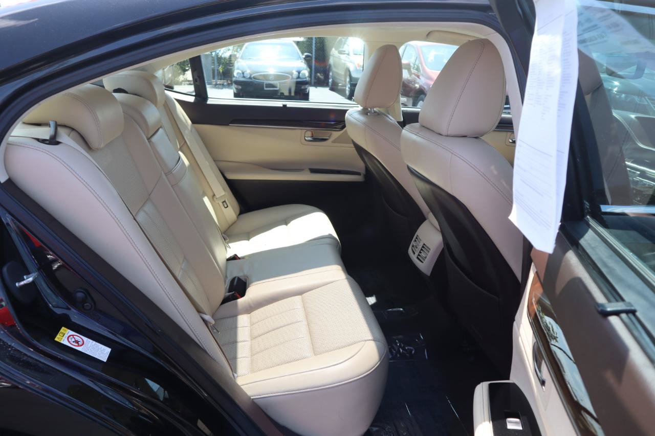 Used 2016 Lexus ES 350 w/ Ultra Luxury Package FWD image 12