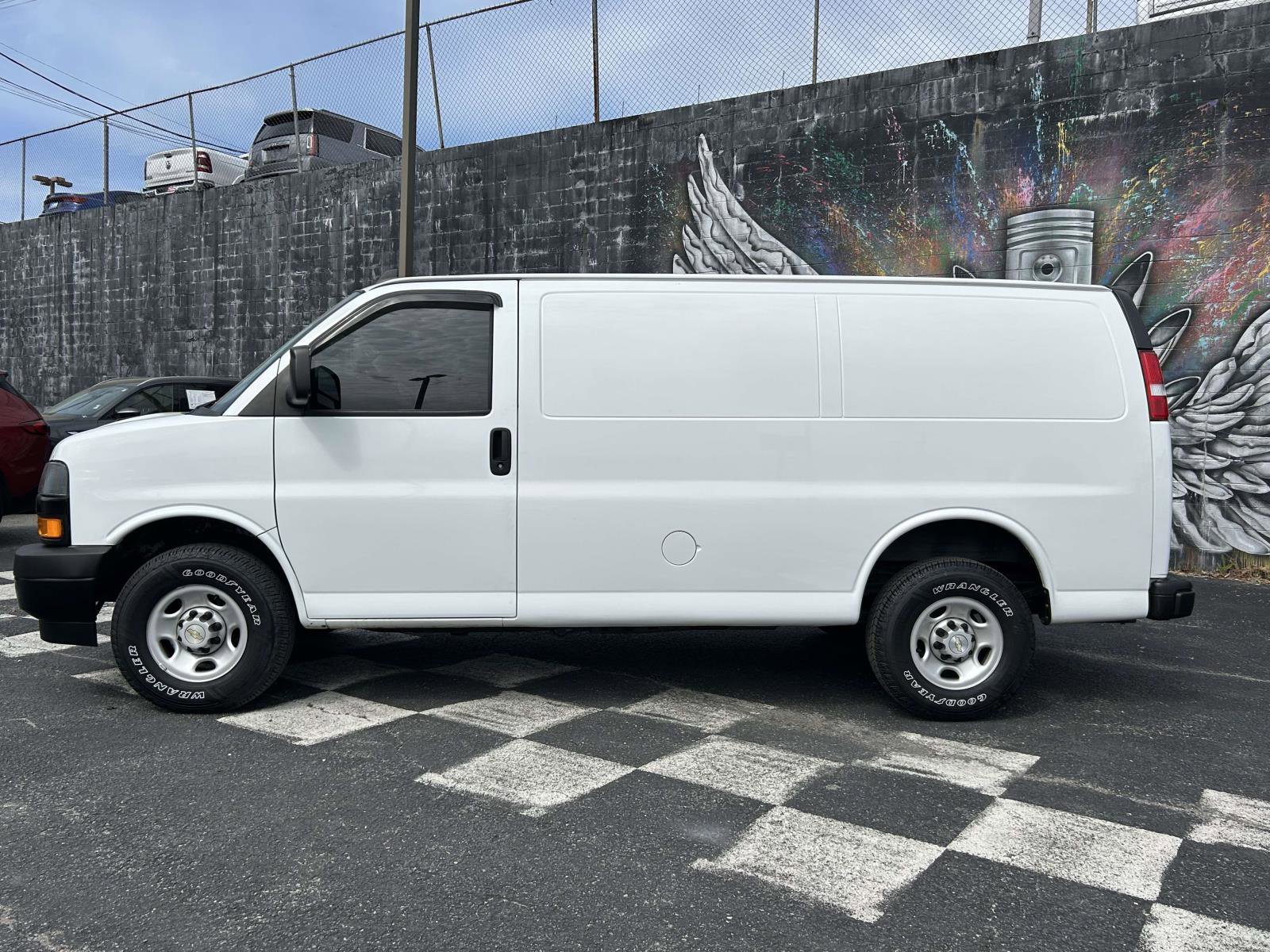 Used 2022 Chevrolet Express 2500 w/ Driver Convenience Package image 6