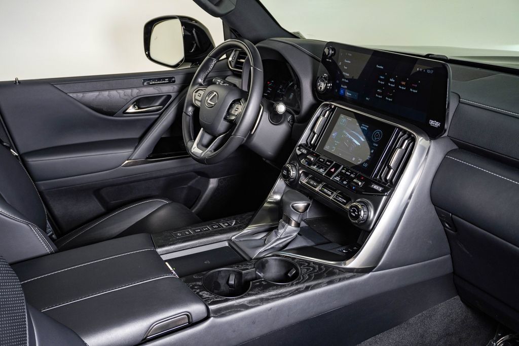 Used 2023 Lexus LX 600 4WD w/ Appearance Package image 14