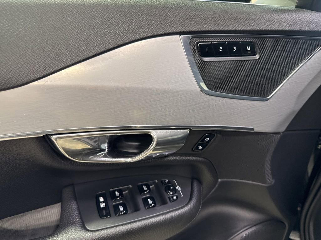 Used 2016 Volvo XC90 T6 Momentum w/ Vision Package AWD/4WD image 19