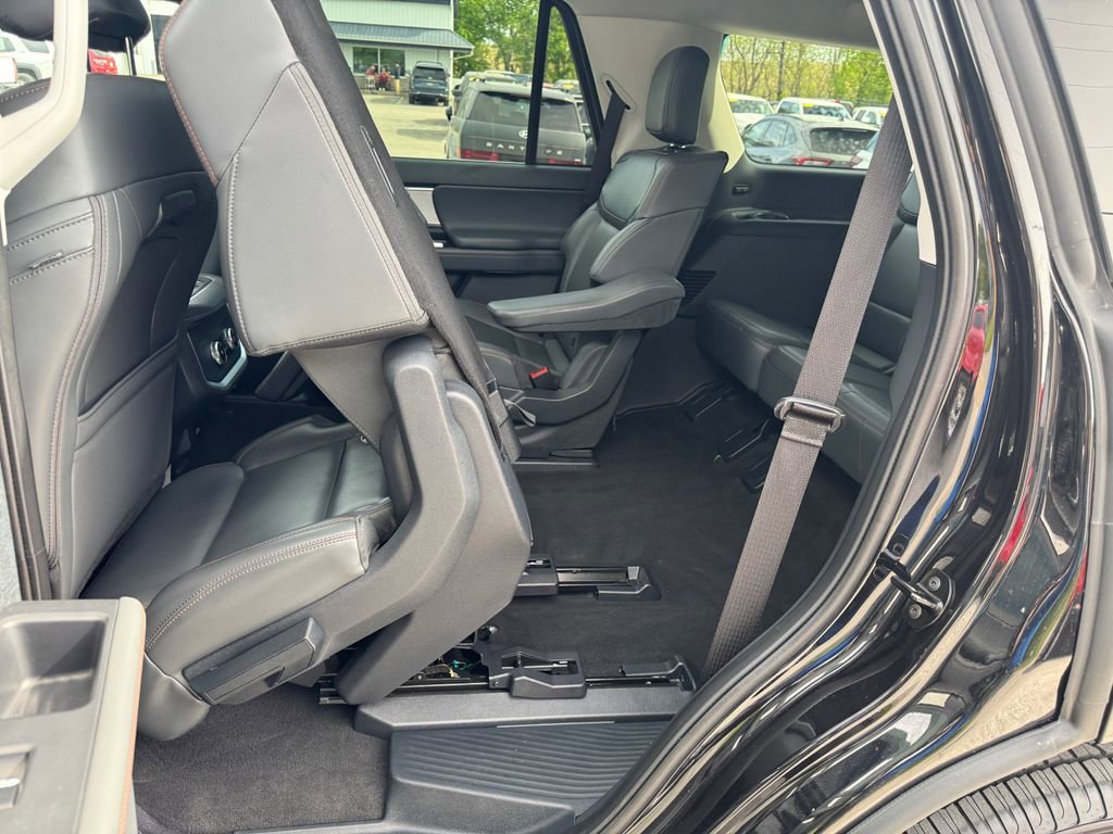 Used 2025 Ford Expedition Active AWD/4WD image 43