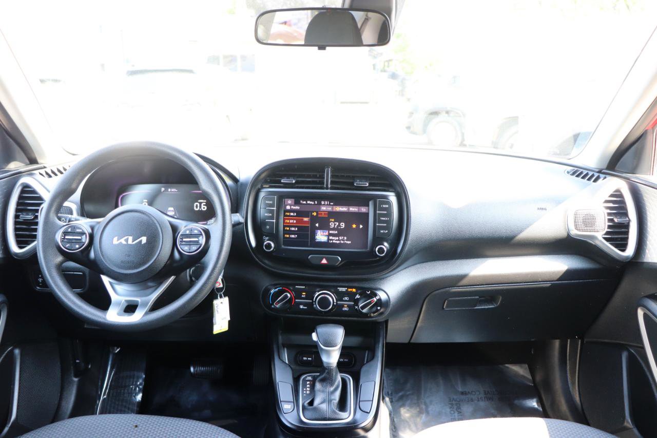 Used 2023 Kia Soul LX w/ LX Technology Package FWD image 16