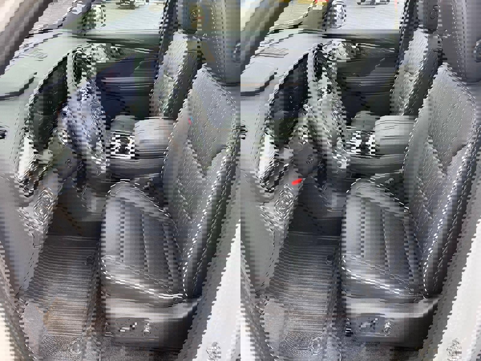 Used 2025 Buick Enclave Avenir w/ Super Cruise Package image 6