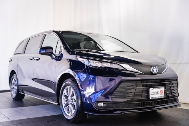 Used 2025 Toyota Sienna XLE