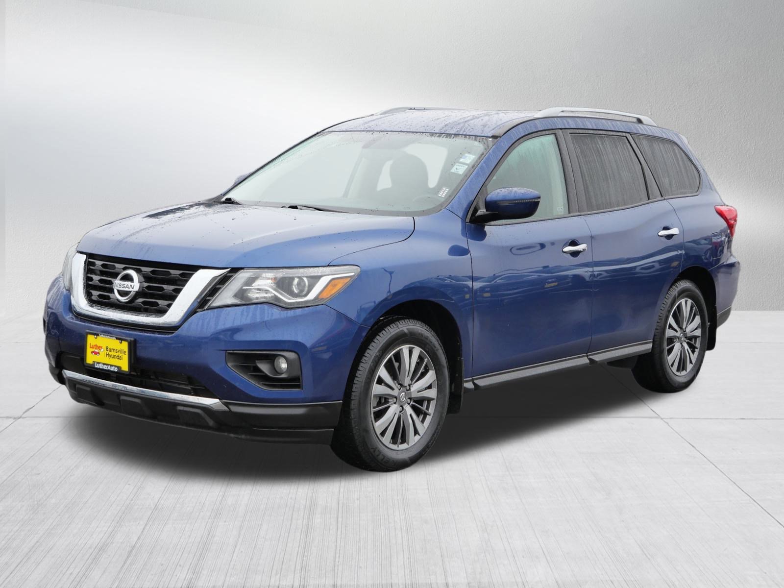 Used 2019 Nissan Pathfinder SV image 3